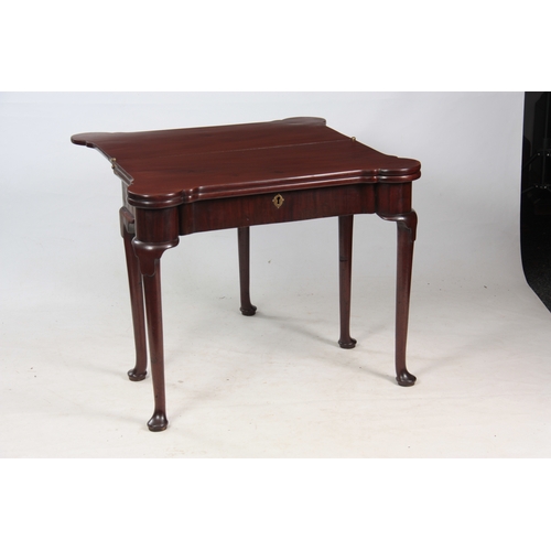 1324 - A GEORGE II MAHOGANY TRIPLE TOP FOLD OVER TABLE having a tea table and baize card table with guinea ... 