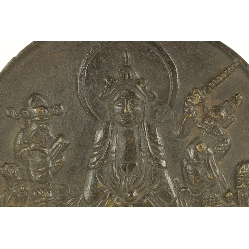 111 - A JAPANESE CAST BRONZE ARCHED-TOP PLAQUE depicting a figural scene and dog. (20cm high 14.5cm wide )