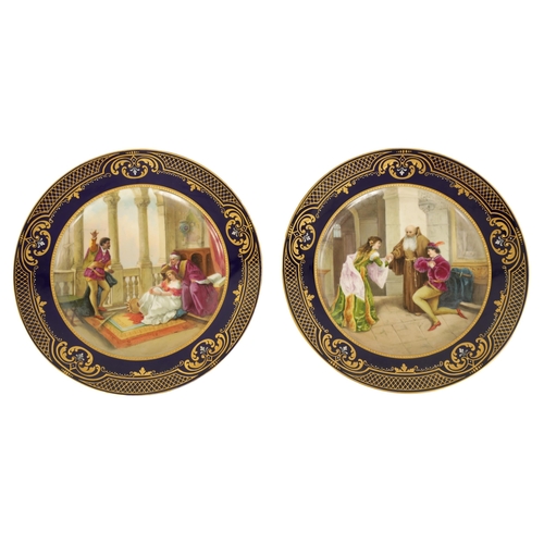 50 - A PAIR OF LATE 19TH CENTURY VIENNA TYPE CABINET PLATES each with trellised gilt royal blue border en... 