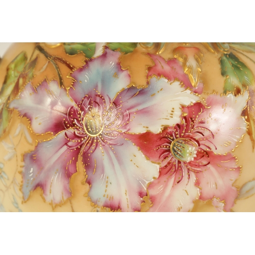 60 - A FINE ROYAL WORCESTER PORCELAIN POTPOURRI JAR AND COVER DECORATED WITH ENAMEL AND GILT EDGED FLORAL... 