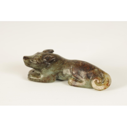 97 - A 19TH CENTURY CHINESE RUSET JADE CARVED SCULPTURE formed as a recumbent dog (7cm wide )