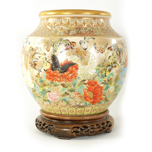 224 - A FINE JAPANESE MEIJI PERIOD SATSUMA VASE of bulbous form decorated with a continuous floral and but... 