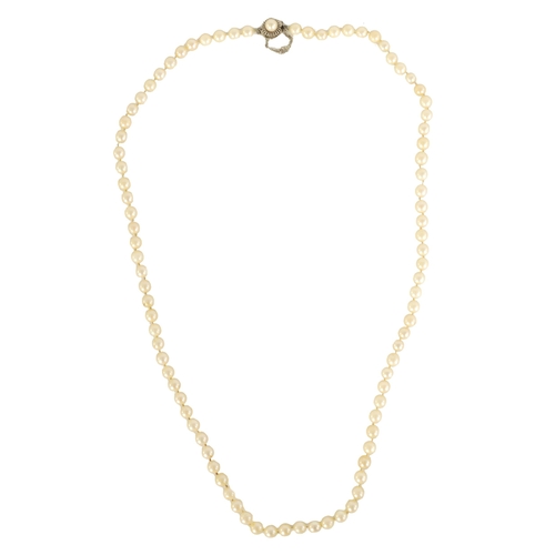 233 - A PEARL NECKLACE WITH 14CT WHITE GOLD CLASP fitted a safety catch and chain (81cm long)