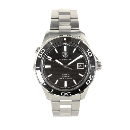 285 - A GENTLEMAN’S STAINLESS STEEL TAG HEUER AQUARACER AUTOMATIC WRISTWATCH Calibre 5, with a 500 meter d... 