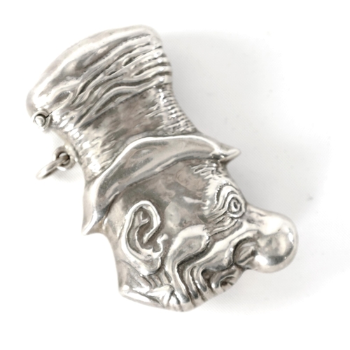 288 - AN EARLY 20TH CENTURY CONTINENTAL NOVELTY SILVER VESTA CASE depicting a gentleman with a large nose ... 