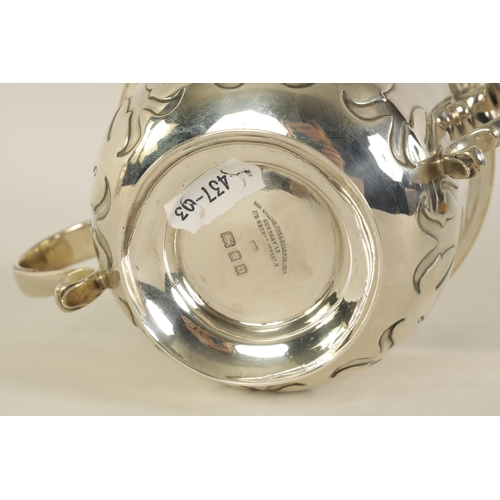 306 - A GEORGE V SILVER PORRINGER the lift-off lid with leaf cast finial above a shaped body with fleur-de... 