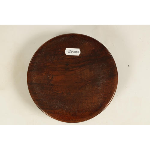 452 - AN 18TH CENTURY WALNUT SHALLOW TREENWARE LIDDED BOX with burr venner to the lid (15cm diameter )