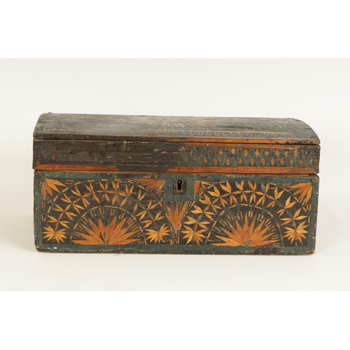 489 - AN EARLY 18TH CENTURY PRISONER OF WAR INLAID STRAW-WORK DOME TOP BOX with hinged lid and inlaid with... 