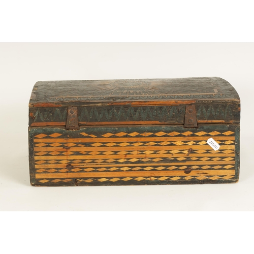 489 - AN EARLY 18TH CENTURY PRISONER OF WAR INLAID STRAW-WORK DOME TOP BOX with hinged lid and inlaid with... 