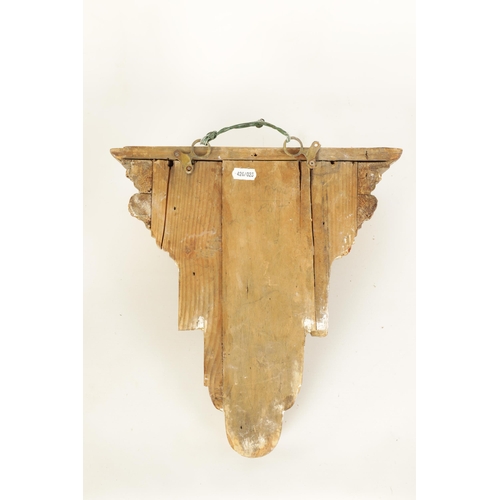 500 - AN 18TH CENTURY FRENCH CARVED MASK HEAD GILT GESSO WALL MOUNTED HANGING BRACKET (31.5cm wide 16.5cm ... 