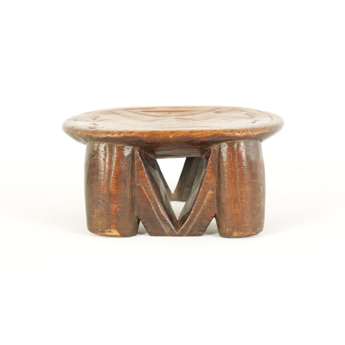 507 - A 19TH CENTURY SOUTH ISLANDS HARDWOOD LOW STOOL/HEAD REST the rounded slightly dished square top wit... 