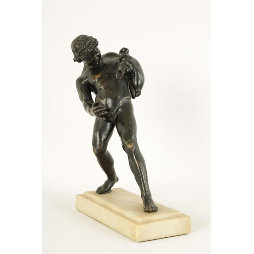 516 - AN EARLY 20TH CENTURY GRAND TOUR BRONZE OF BACCHUS mounted on a moulded white marble plinth base. (2... 