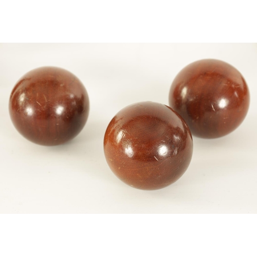 542 - A GOOD 19TH CENTURY MAHOGANY CASED SET OF TURNED TREENWARE INDOOR SKITTLES of ringed turned form com... 