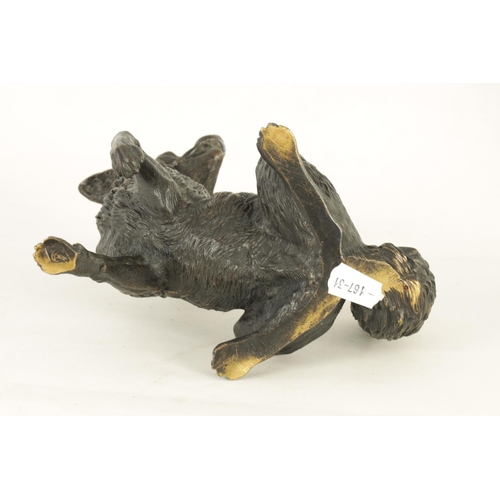 543 - A LARGE 19TH CENTURY CONTINENTAL ANIMALIER BRONZE INKWELL MODELLED AS A FOX with hinged head and gla... 