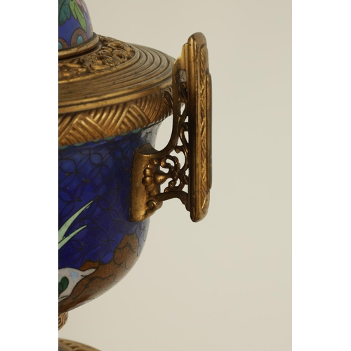 559 - A LATE 19TH CENTURY FRENCH CLOISONNÉ AND GILT BRONZE VASE AND COVER IN THE MANNER OF FERDINAND BARBE... 