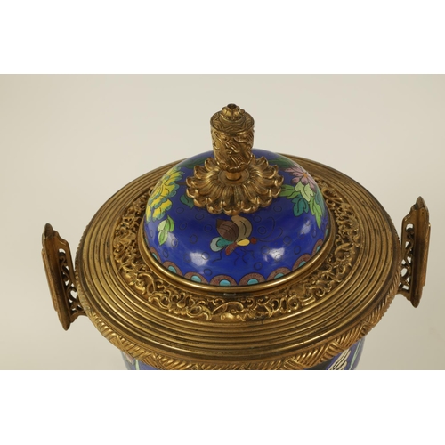 559 - A LATE 19TH CENTURY FRENCH CLOISONNÉ AND GILT BRONZE VASE AND COVER IN THE MANNER OF FERDINAND BARBE... 