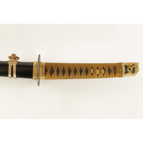 652 - AN EARLY 20TH CENTURY JAPANESE NAVAL OFFICER'S SAMURAI KATANA SWORD the grip with green cloth bindin... 