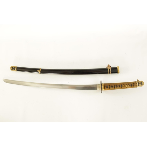 652 - AN EARLY 20TH CENTURY JAPANESE NAVAL OFFICER'S SAMURAI KATANA SWORD the grip with green cloth bindin... 