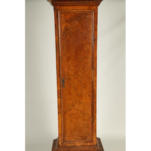 1003 - RICHARD SYMONDS, LONDON. A QUEEN ANNE FIGURED WALNUT EIGHT-DAY LONGCASE CLOCK with 12