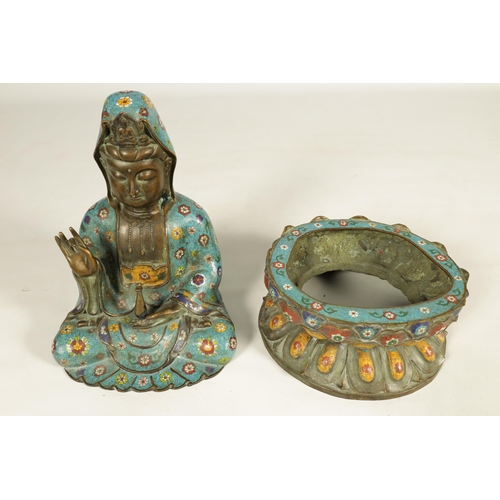 125 - A LARGE QIANLONG PERIOD CHINESE CLOISONNE ENAMEL BRONZE SEATED GUANYIN BUDDHA with an all-around flo... 