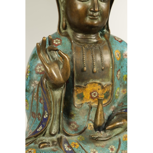 125 - A LARGE QIANLONG PERIOD CHINESE CLOISONNE ENAMEL BRONZE SEATED GUANYIN BUDDHA with an all-around flo... 