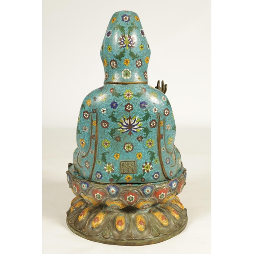125 - A LARGE QIANLONG PERIOD CHINESE CLOISONNE ENAMEL BRONZE SEATED GUANYIN BUDDHA with an all-around flo... 
