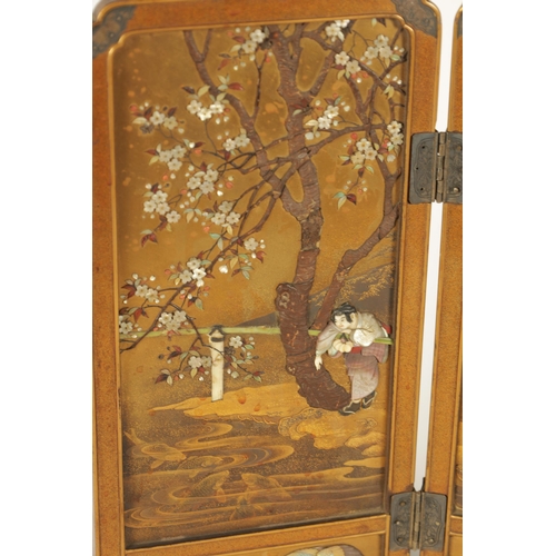 158 - A FINE JAPANESE MEIJI PERIOD SHIBAYAMA LAQUER WORK SCREEN finely decorated with mother of pearl, cor... 