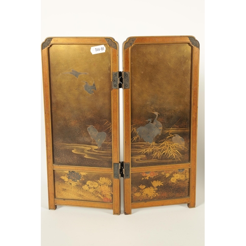 158 - A FINE JAPANESE MEIJI PERIOD SHIBAYAMA LAQUER WORK SCREEN finely decorated with mother of pearl, cor... 