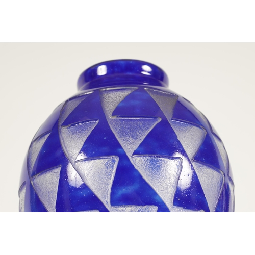 2 - DAVID GUERON FOR DEGUE. A 1930'S FRENCH ART DECO GLASS VASE of ovoid form with collar neck, cased in... 