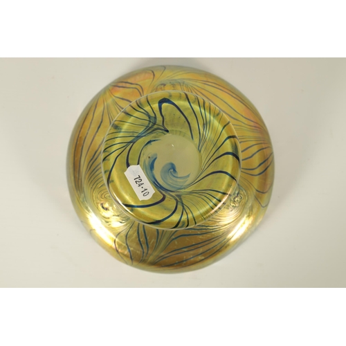 26 - AN EARLY 20TH-CENTURY IRIDESCENT GLASS FRITZ HECKERT ‘CHANGEANT’ VASE BY OTTO THAMM with crimped edg... 