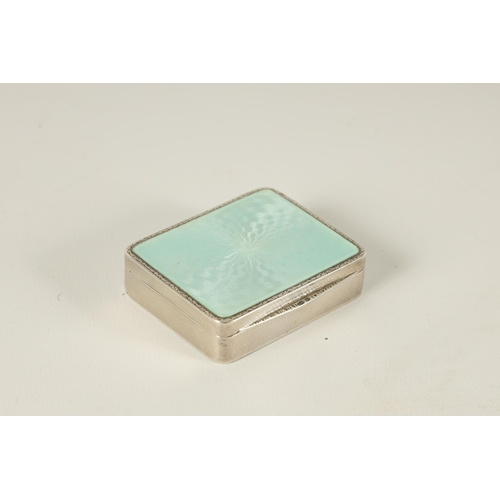 272 - AN UNSUAL GEORGE V SILVER AND GUILLOCHE ENAMEL RECTANGULAR COMPACT with spiralling chequered decorat... 