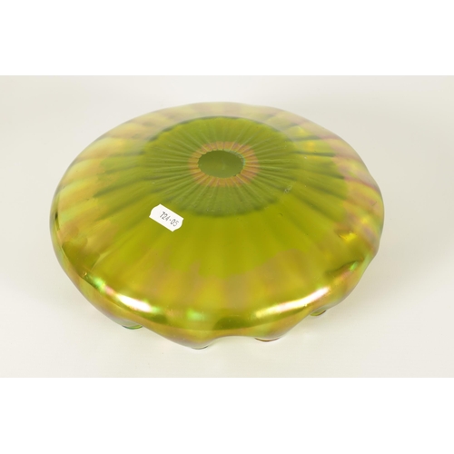 28 - AN EARLY 20TH CENTURY GREEN OPALESCENT LOETZ GLASS BOWL with crimped edge (26cm diameter 8.5cm high ... 