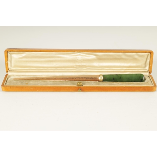 300 - A LATE 19TH CENTURY CASED FABERGE 14CT GOLD AND NEPHRITE PAPERKNIFE, WORKMASTER ERIK KOLLIN (1836 - ... 