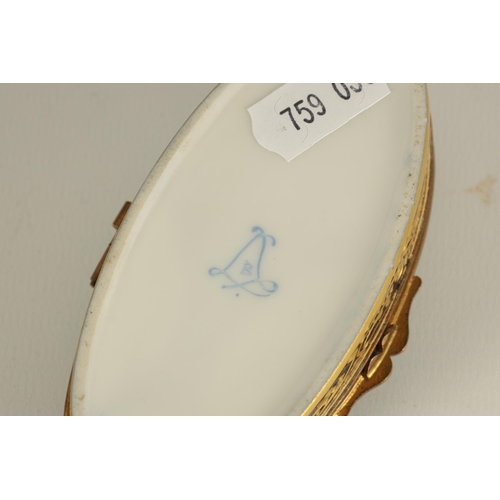 32 - AN 18TH CENTURY SEVRES STYLE PORCELAIN ECLIPSE SHAPED BOX the hinged lid with figural country house ... 