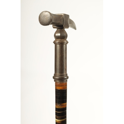 461 - A LATE 19TH CENTURY SEGMENTED HORN WALKING STICK WITH PATINATED METAL HAMMER HEAD HANDLE on a ringed... 