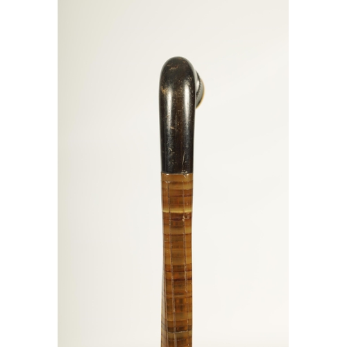 470 - A LATE 19TH CENTURY CONTINENTAL TWISTED SEGMENTED HORN HOOF HANDLED WALKING STICK (81cm overall)