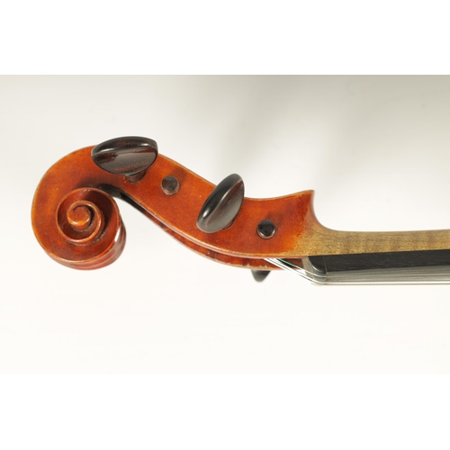 498 - A GOOD QUALITY EARLY 20TH CENTURY FULL SIZE ITALIAN VIOLIN LABELLED RICCARDO ANTONIAZZI having a two... 