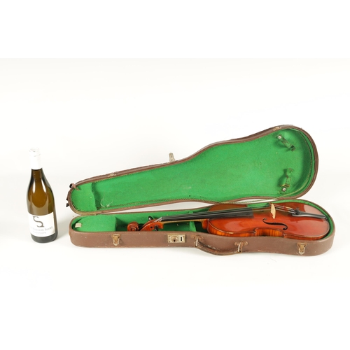 498 - A GOOD QUALITY EARLY 20TH CENTURY FULL SIZE ITALIAN VIOLIN LABELLED RICCARDO ANTONIAZZI having a two... 