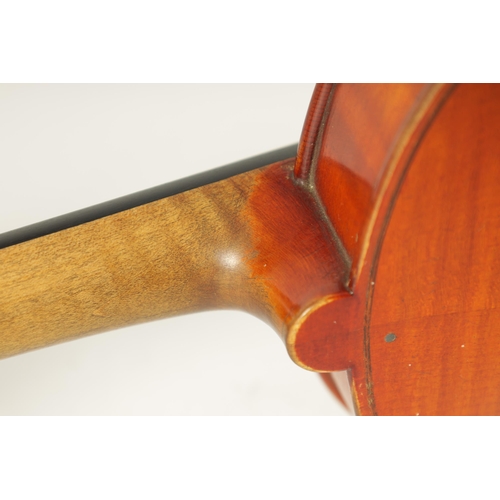 498 - A GOOD QUALITY EARLY 20TH CENTURY FULL SIZE ITALIAN VIOLIN LABELLED RICCARDO ANTONIAZZI having a two... 