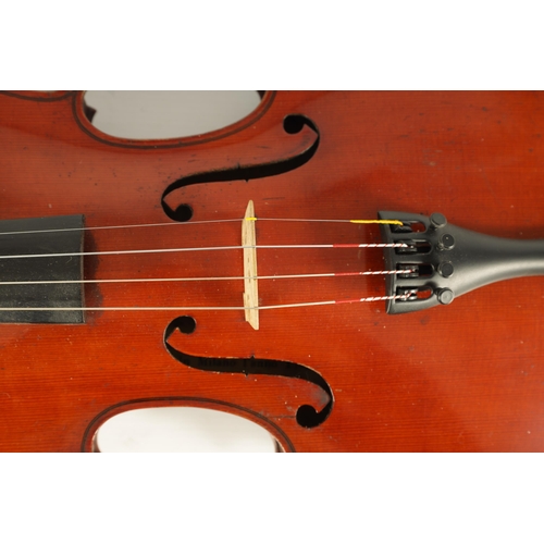 498 - A GOOD QUALITY EARLY 20TH CENTURY FULL SIZE ITALIAN VIOLIN LABELLED RICCARDO ANTONIAZZI having a two... 