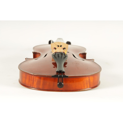 498 - A GOOD QUALITY EARLY 20TH CENTURY FULL SIZE ITALIAN VIOLIN LABELLED RICCARDO ANTONIAZZI having a two... 