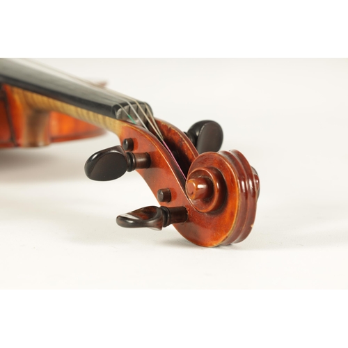 498 - A GOOD QUALITY EARLY 20TH CENTURY FULL SIZE ITALIAN VIOLIN LABELLED RICCARDO ANTONIAZZI having a two... 