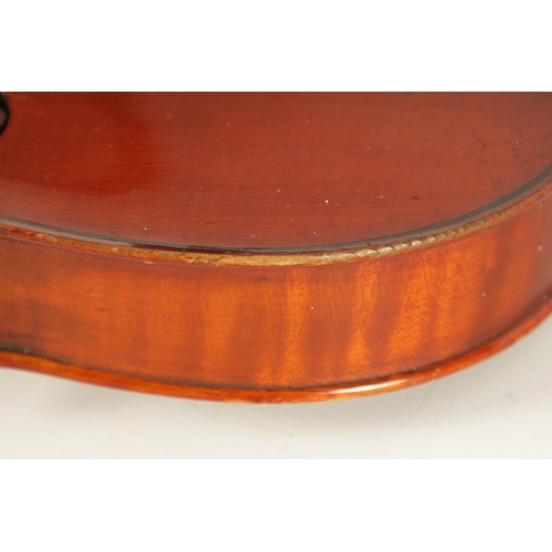 498 - A GOOD QUALITY EARLY 20TH CENTURY FULL SIZE ITALIAN VIOLIN LABELLED RICCARDO ANTONIAZZI having a two... 