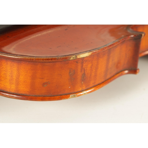 498 - A GOOD QUALITY EARLY 20TH CENTURY FULL SIZE ITALIAN VIOLIN LABELLED RICCARDO ANTONIAZZI having a two... 