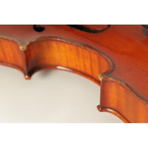 498 - A GOOD QUALITY EARLY 20TH CENTURY FULL SIZE ITALIAN VIOLIN LABELLED RICCARDO ANTONIAZZI having a two... 