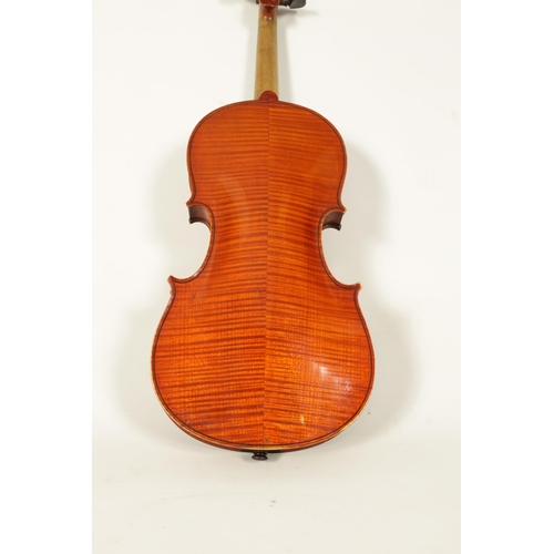 498 - A GOOD QUALITY EARLY 20TH CENTURY FULL SIZE ITALIAN VIOLIN LABELLED RICCARDO ANTONIAZZI having a two... 