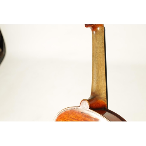 498 - A GOOD QUALITY EARLY 20TH CENTURY FULL SIZE ITALIAN VIOLIN LABELLED RICCARDO ANTONIAZZI having a two... 