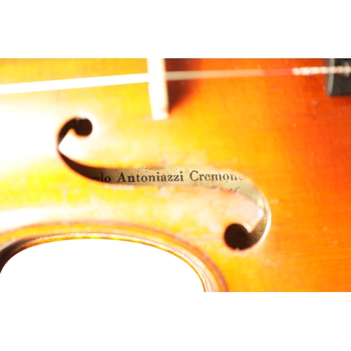 498 - A GOOD QUALITY EARLY 20TH CENTURY FULL SIZE ITALIAN VIOLIN LABELLED RICCARDO ANTONIAZZI having a two... 