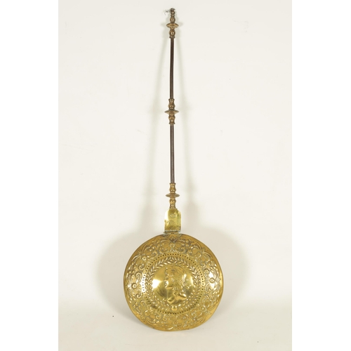 510 - A GOOD 17TH CENTURY DUTCH BRASS AND IRONWORK BED WARMING PAN with triple ringed handle and hinged li... 