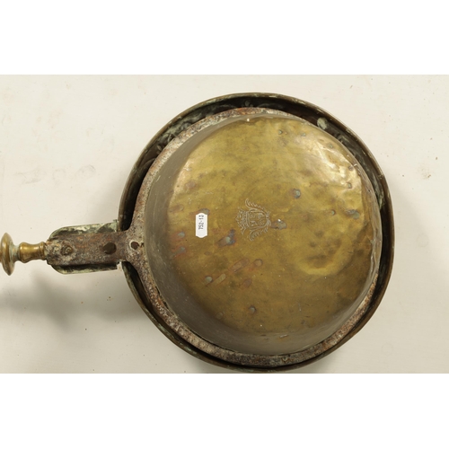 510 - A GOOD 17TH CENTURY DUTCH BRASS AND IRONWORK BED WARMING PAN with triple ringed handle and hinged li... 